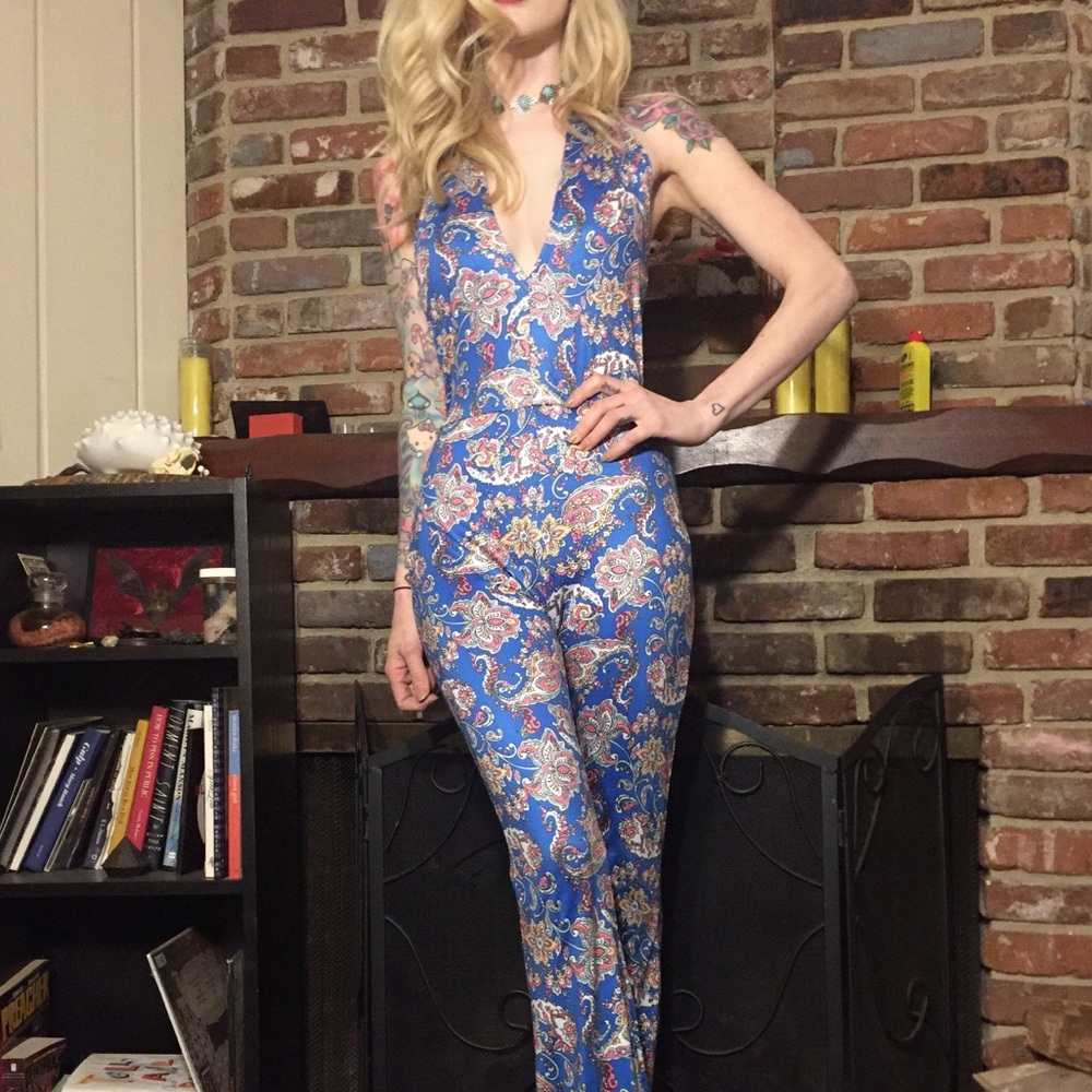 💙NEW COLOR💙 Plunge front open back jumpsuit - Picture 6 of 8